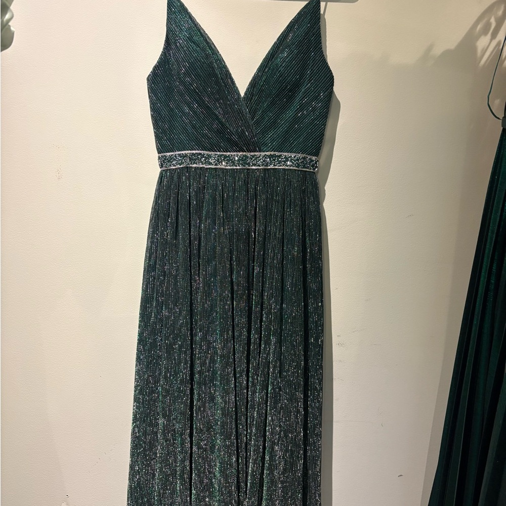 “DIVINE” Elegant Deep Green V-Neck Prom Dress